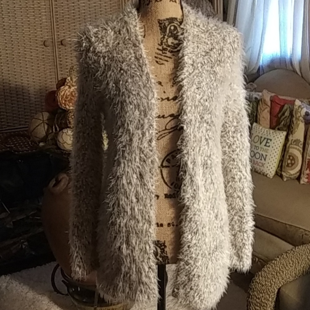 BASEMENT SWEATER